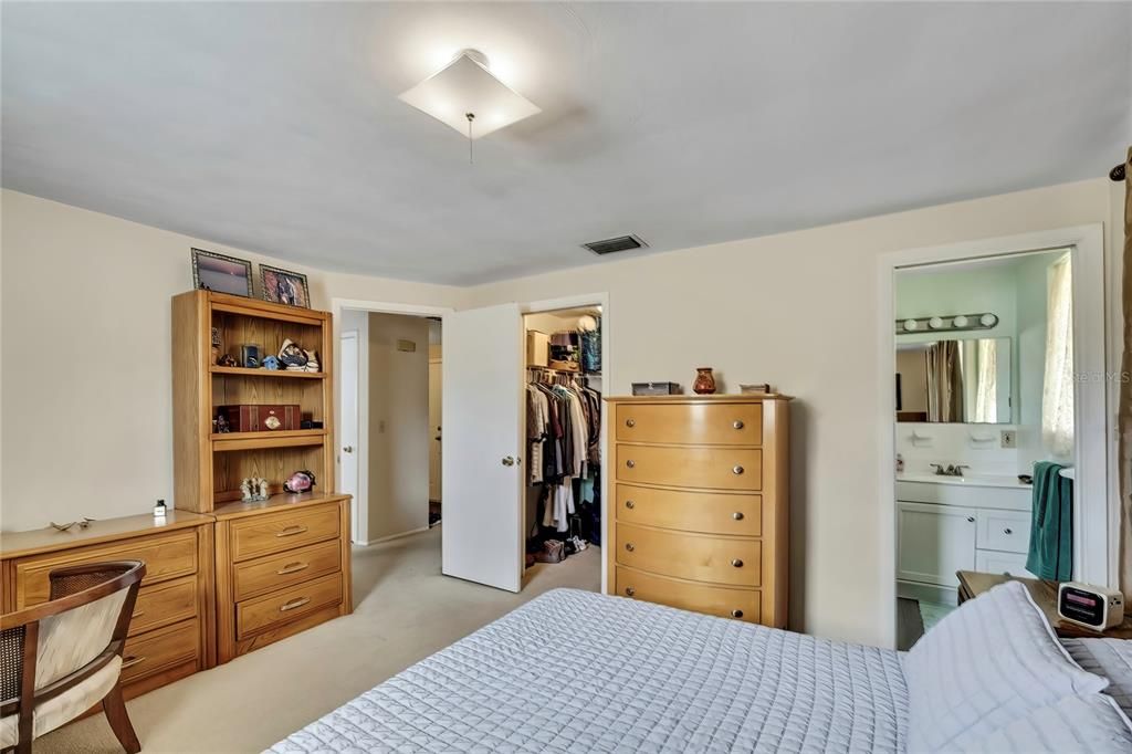 Active With Contract: $284,900 (2 beds, 2 baths, 1380 Square Feet)