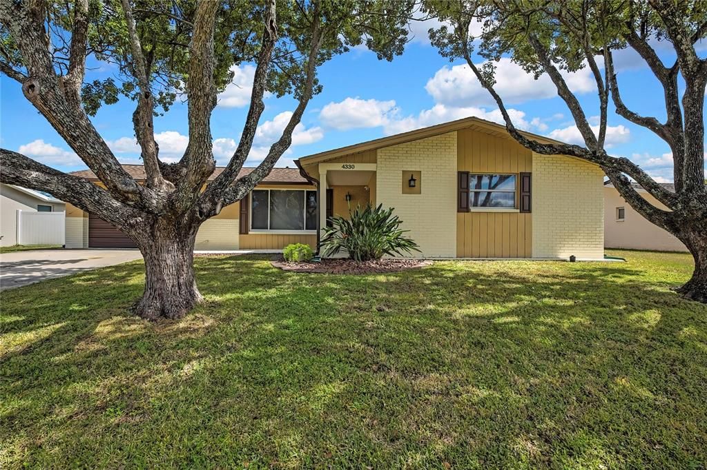 Active With Contract: $284,900 (2 beds, 2 baths, 1380 Square Feet)