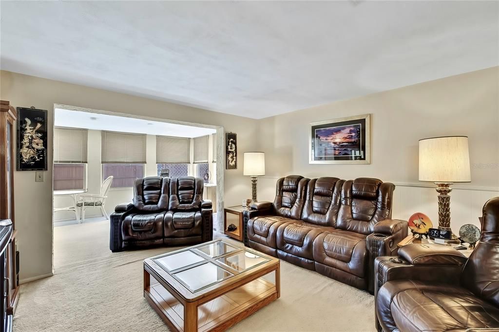 Active With Contract: $284,900 (2 beds, 2 baths, 1380 Square Feet)