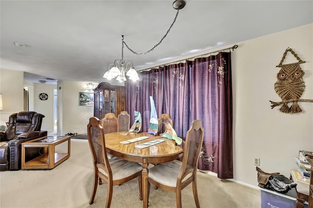 Active With Contract: $284,900 (2 beds, 2 baths, 1380 Square Feet)