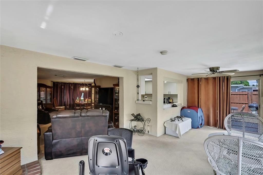 Active With Contract: $284,900 (2 beds, 2 baths, 1380 Square Feet)