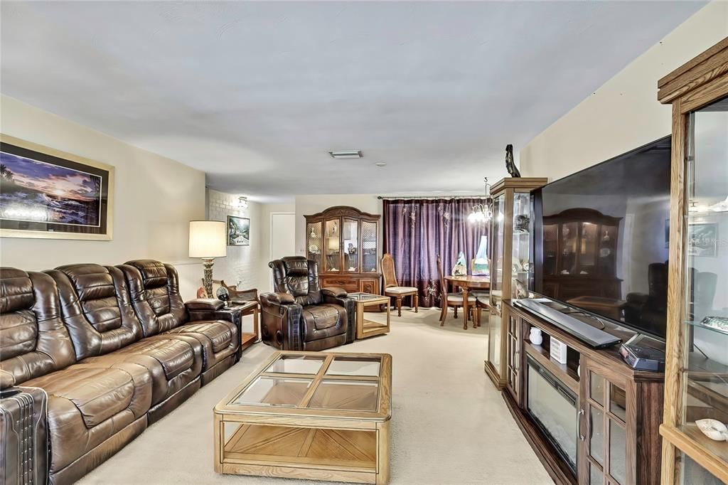 Active With Contract: $284,900 (2 beds, 2 baths, 1380 Square Feet)