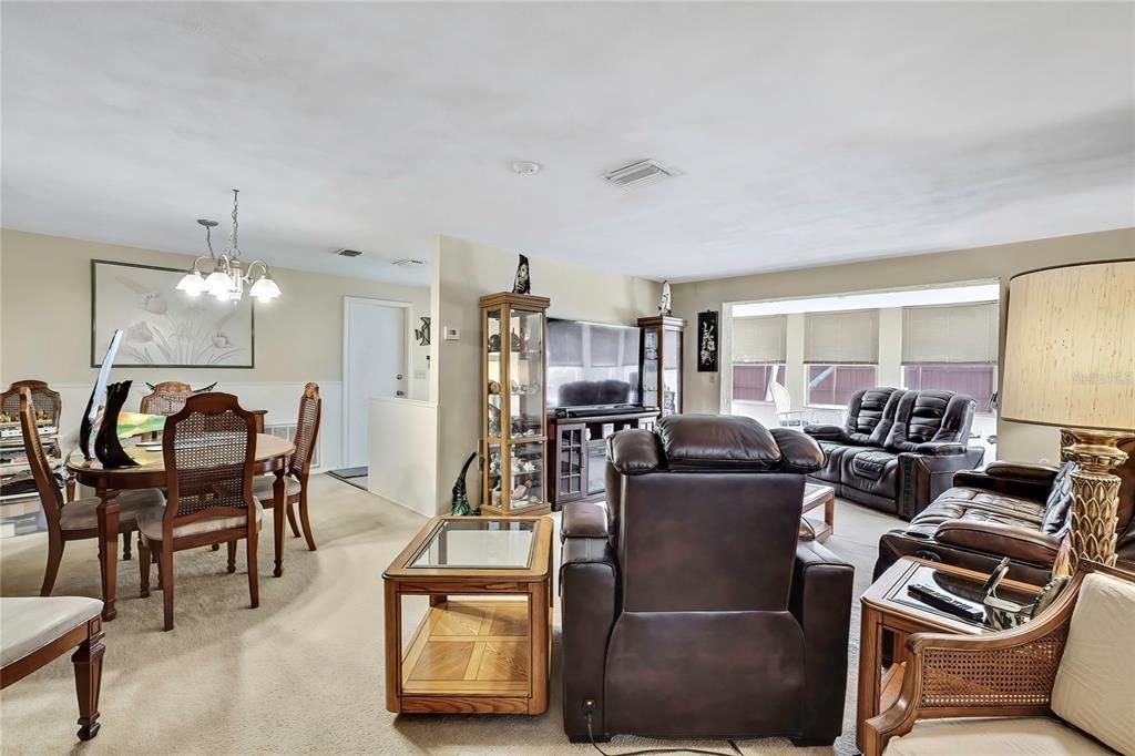 Active With Contract: $284,900 (2 beds, 2 baths, 1380 Square Feet)