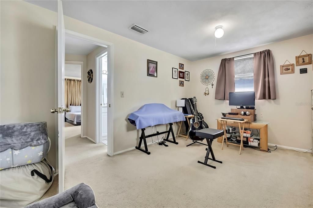 Active With Contract: $284,900 (2 beds, 2 baths, 1380 Square Feet)