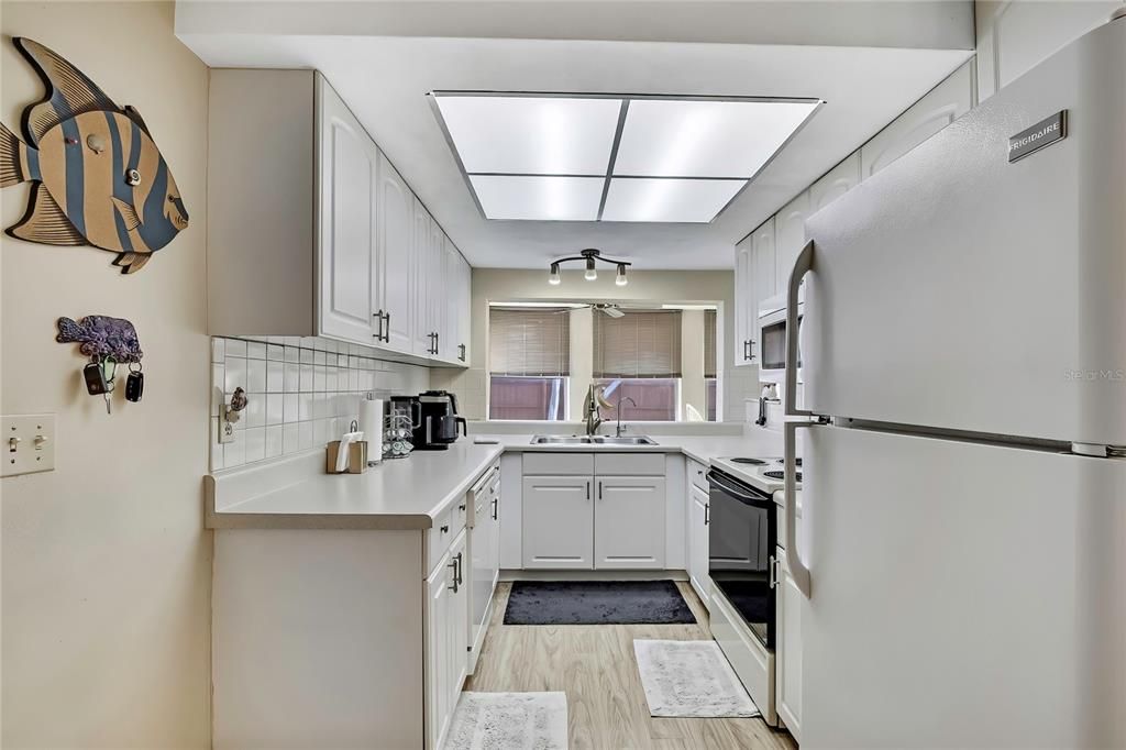 Active With Contract: $284,900 (2 beds, 2 baths, 1380 Square Feet)