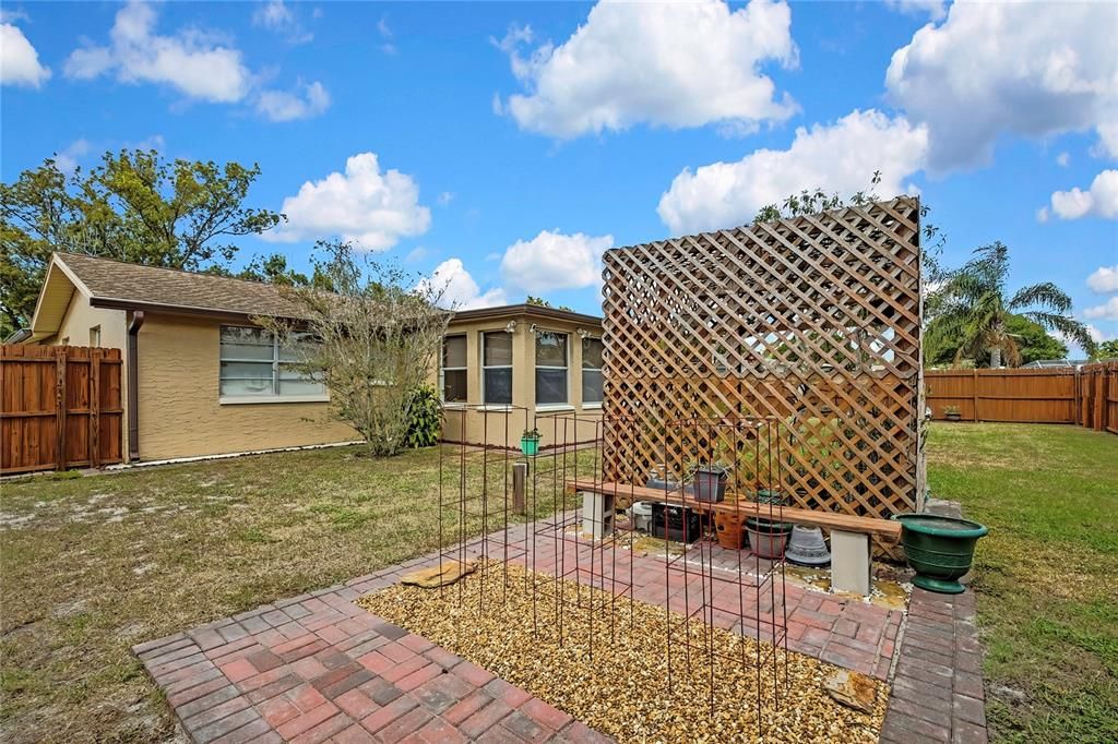 Active With Contract: $284,900 (2 beds, 2 baths, 1380 Square Feet)