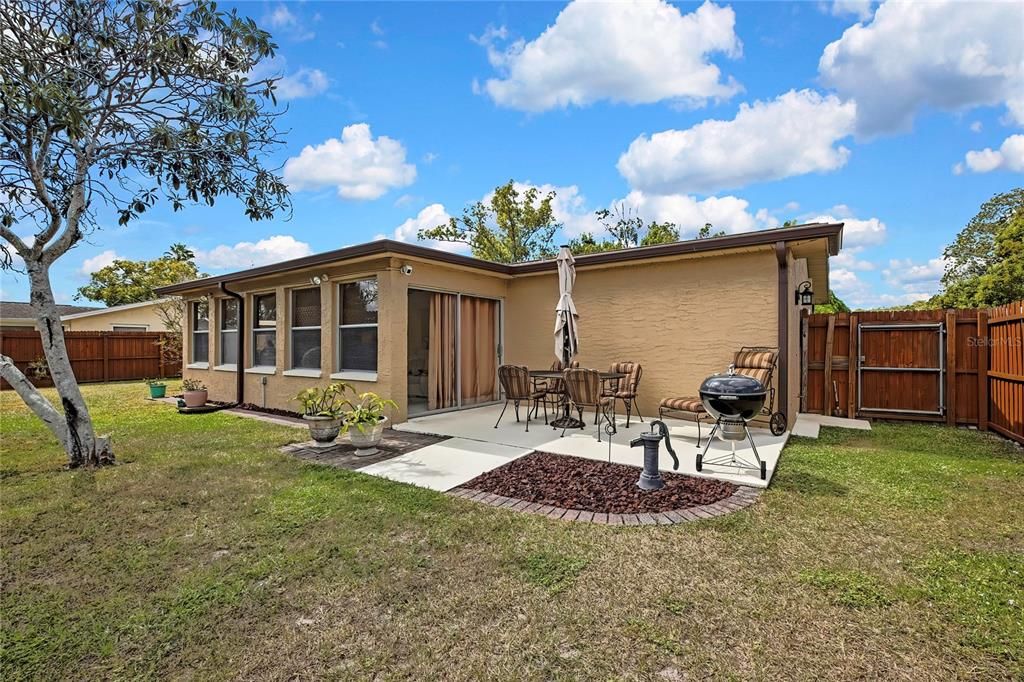 Active With Contract: $284,900 (2 beds, 2 baths, 1380 Square Feet)