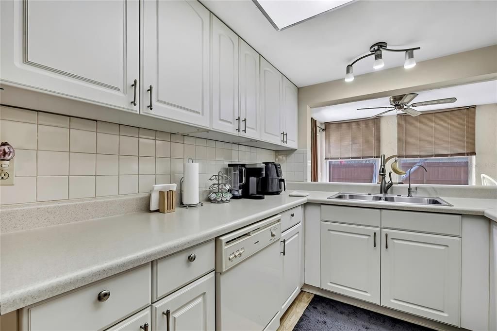 Active With Contract: $284,900 (2 beds, 2 baths, 1380 Square Feet)