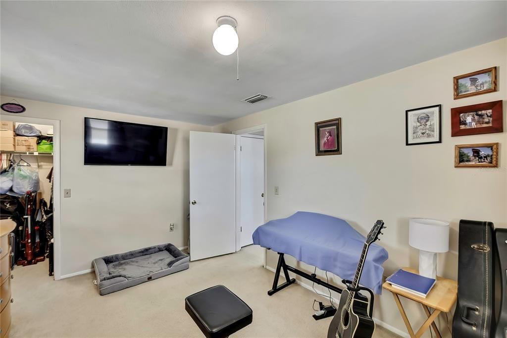 Active With Contract: $284,900 (2 beds, 2 baths, 1380 Square Feet)