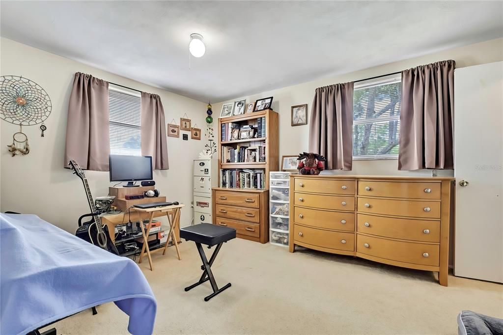 Active With Contract: $284,900 (2 beds, 2 baths, 1380 Square Feet)