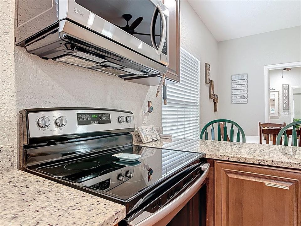 For Sale: $675,000 (2 beds, 2 baths, 1404 Square Feet)