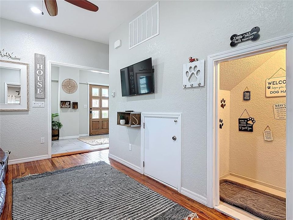 For Sale: $675,000 (2 beds, 2 baths, 1404 Square Feet)