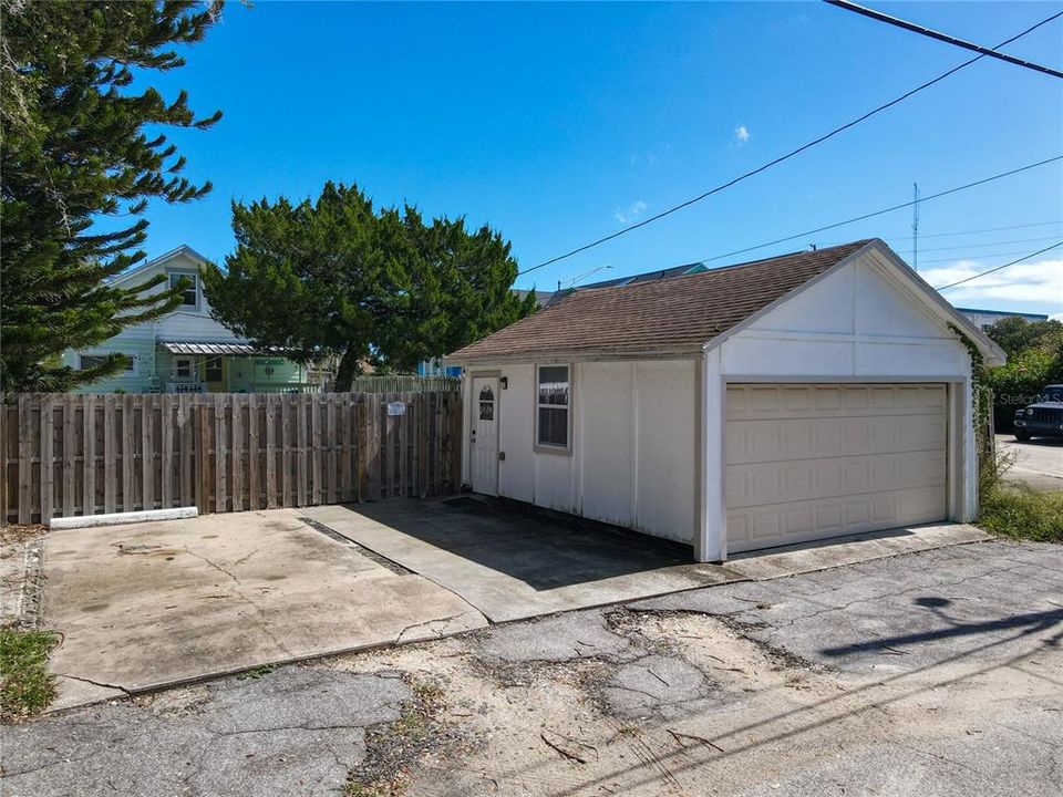 For Sale: $675,000 (2 beds, 2 baths, 1404 Square Feet)