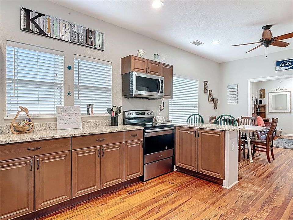 For Sale: $675,000 (2 beds, 2 baths, 1404 Square Feet)