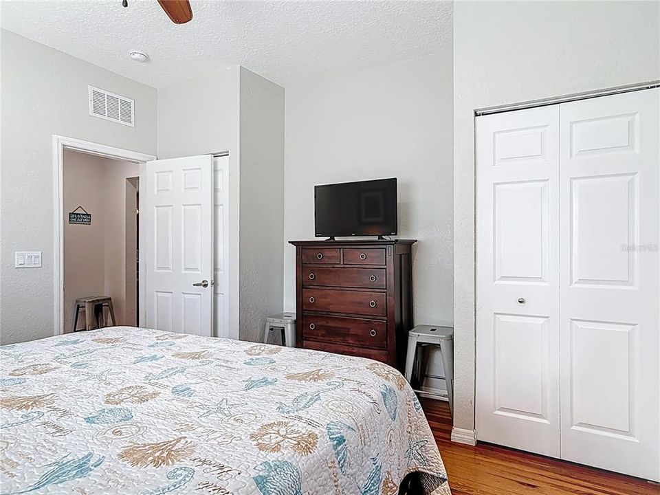 For Sale: $675,000 (2 beds, 2 baths, 1404 Square Feet)