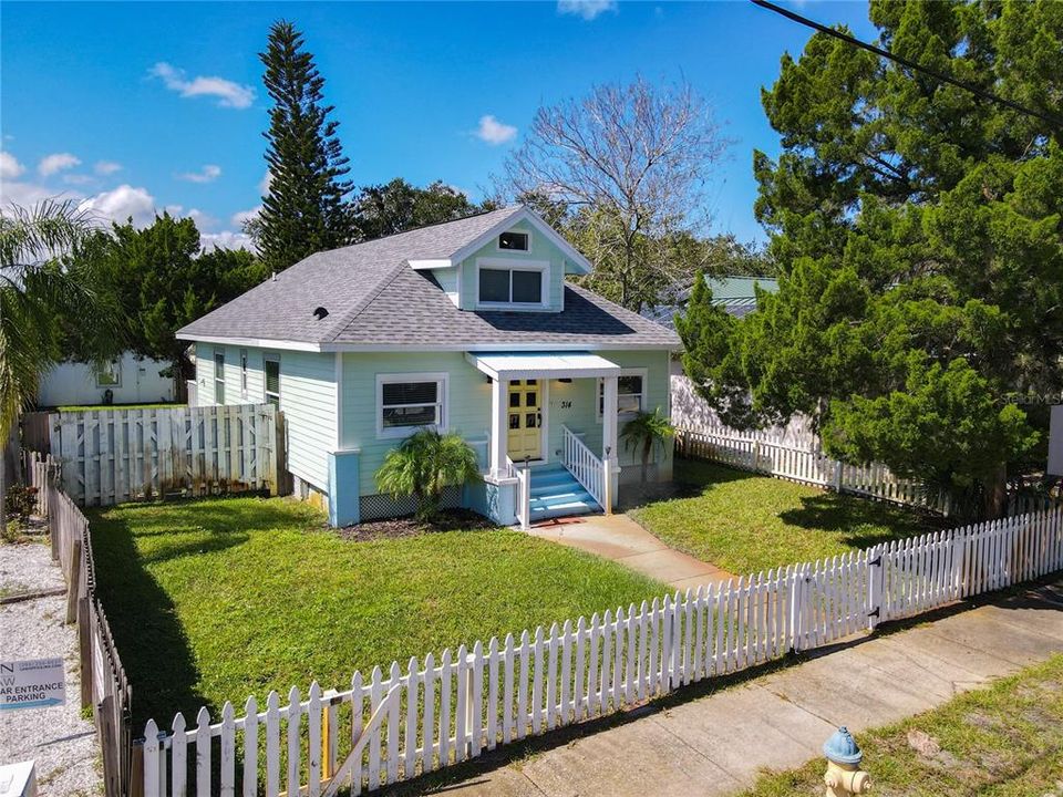 For Sale: $675,000 (2 beds, 2 baths, 1404 Square Feet)