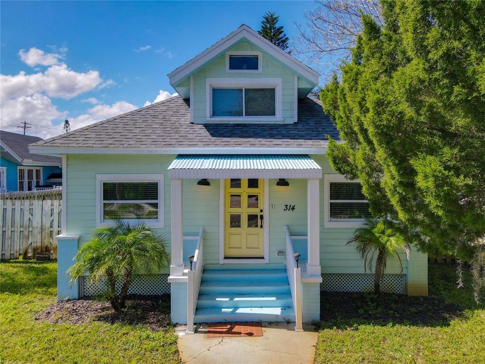 For Sale: $675,000 (2 beds, 2 baths, 1404 Square Feet)