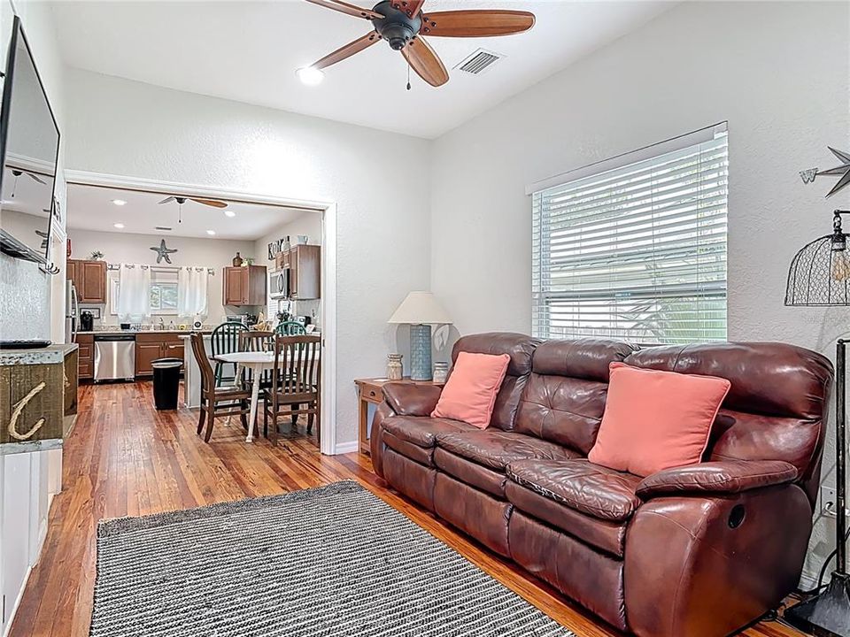 For Sale: $675,000 (2 beds, 2 baths, 1404 Square Feet)