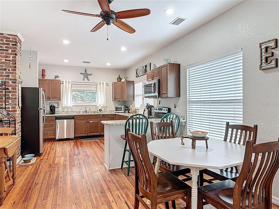 For Sale: $675,000 (2 beds, 2 baths, 1404 Square Feet)