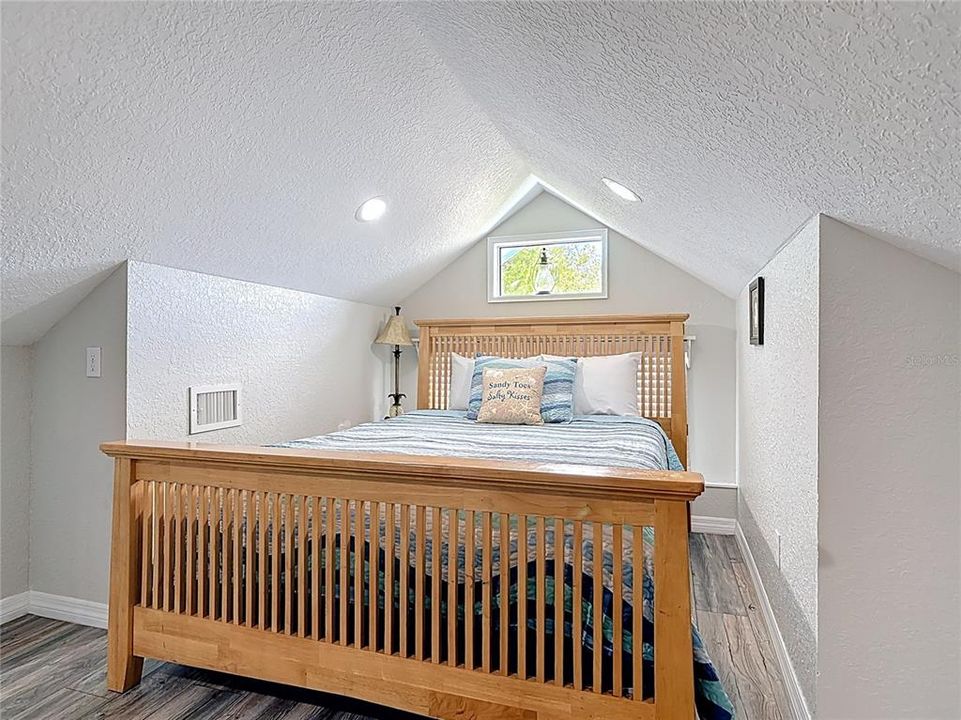 For Sale: $675,000 (2 beds, 2 baths, 1404 Square Feet)