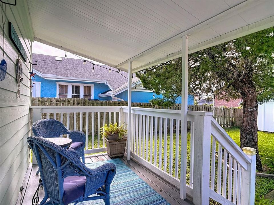 For Sale: $675,000 (2 beds, 2 baths, 1404 Square Feet)