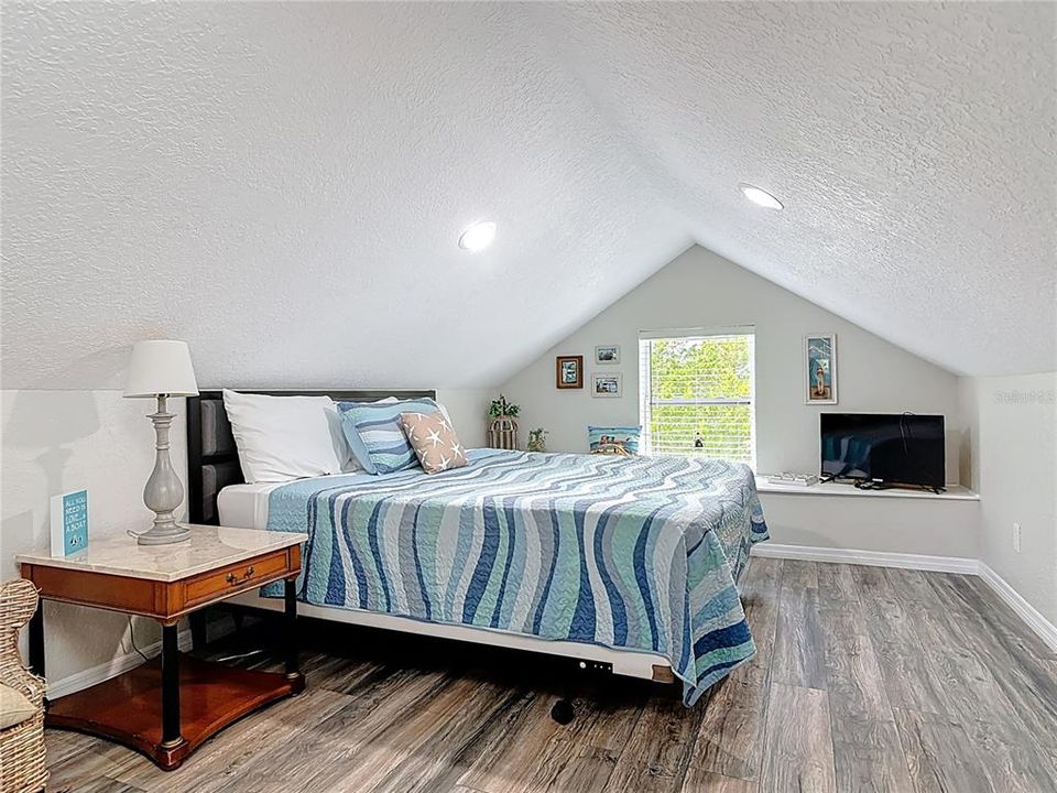 For Sale: $675,000 (2 beds, 2 baths, 1404 Square Feet)