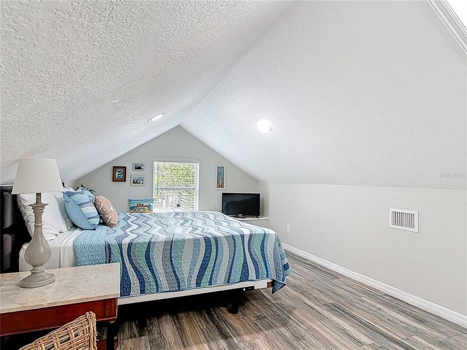 For Sale: $675,000 (2 beds, 2 baths, 1404 Square Feet)