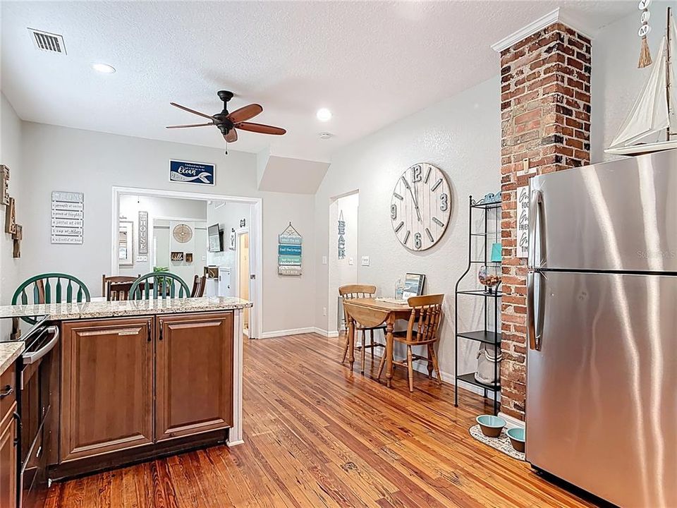 For Sale: $675,000 (2 beds, 2 baths, 1404 Square Feet)