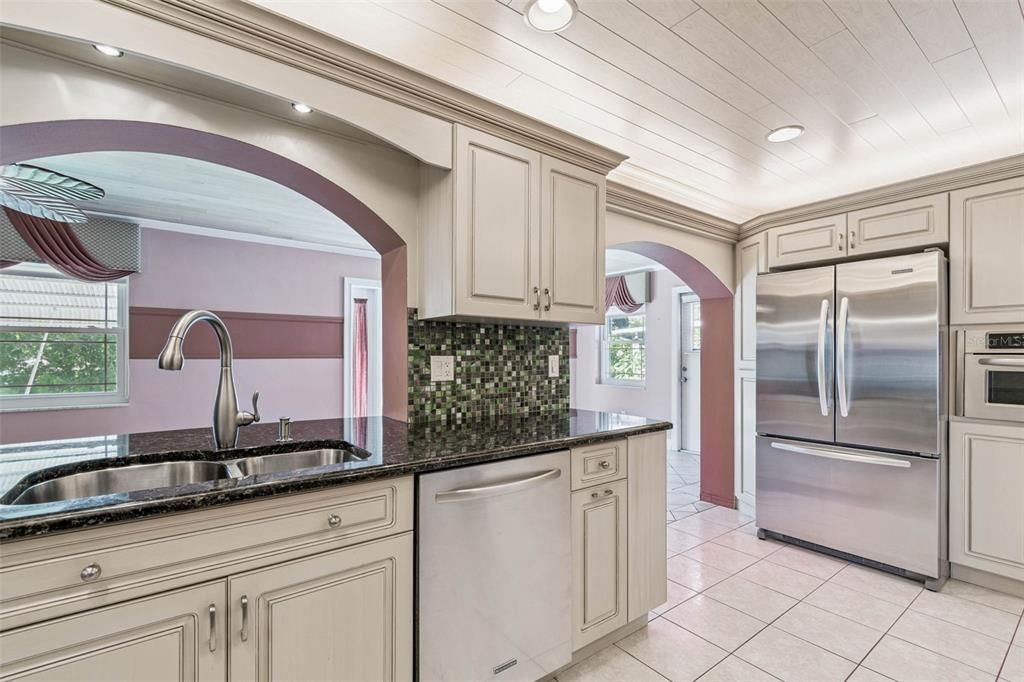 待售: $425,000 (2 贝兹, 2 浴室, 1587 平方英尺)