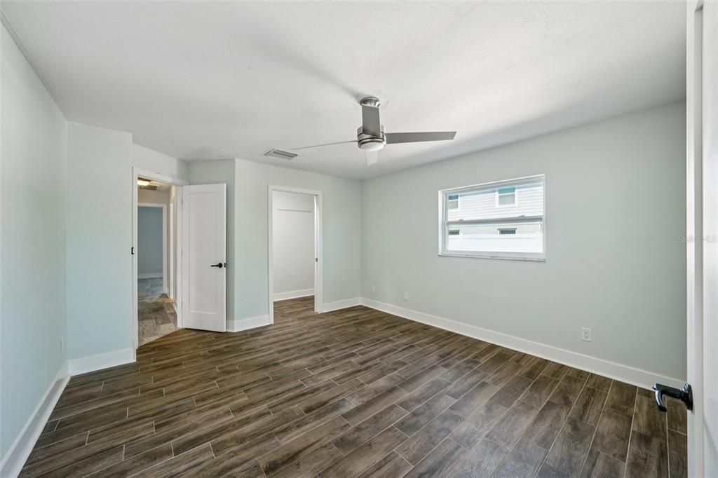 En Venta: $719,000 (4 camas, 3 baños, 2201 Pies cuadrados)