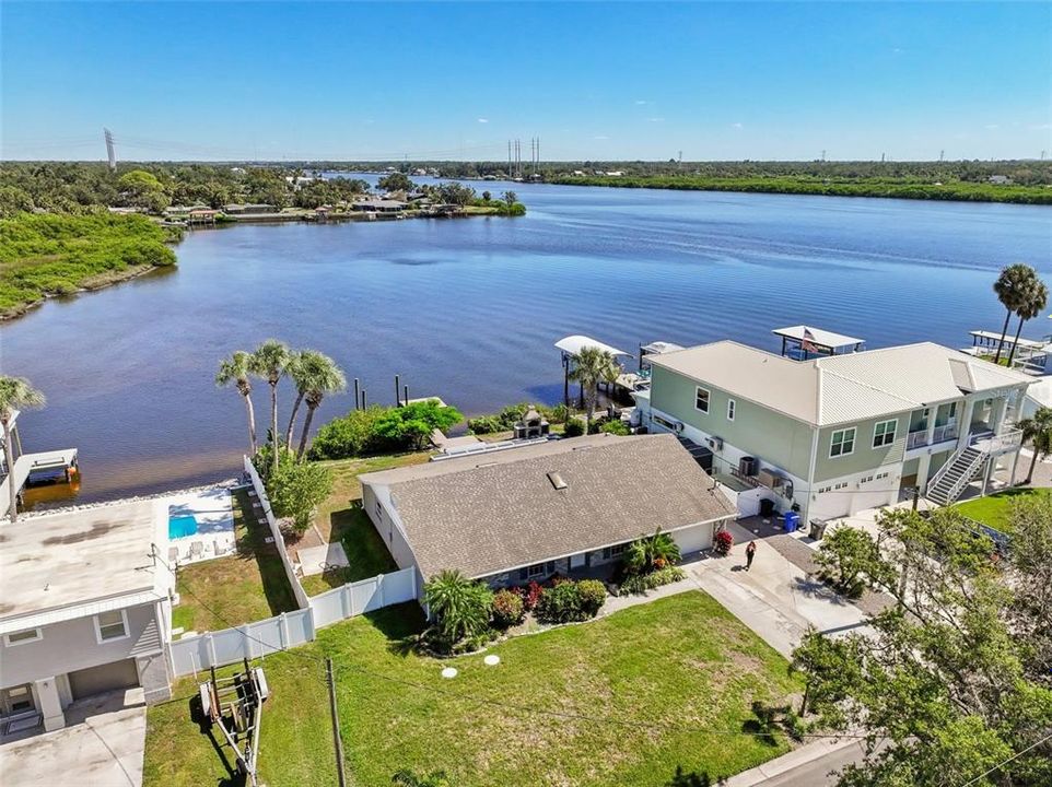 En Venta: $719,000 (4 camas, 3 baños, 2201 Pies cuadrados)