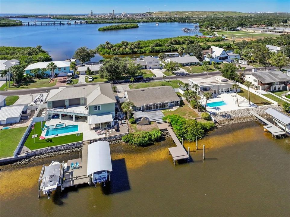 En Venta: $719,000 (4 camas, 3 baños, 2201 Pies cuadrados)