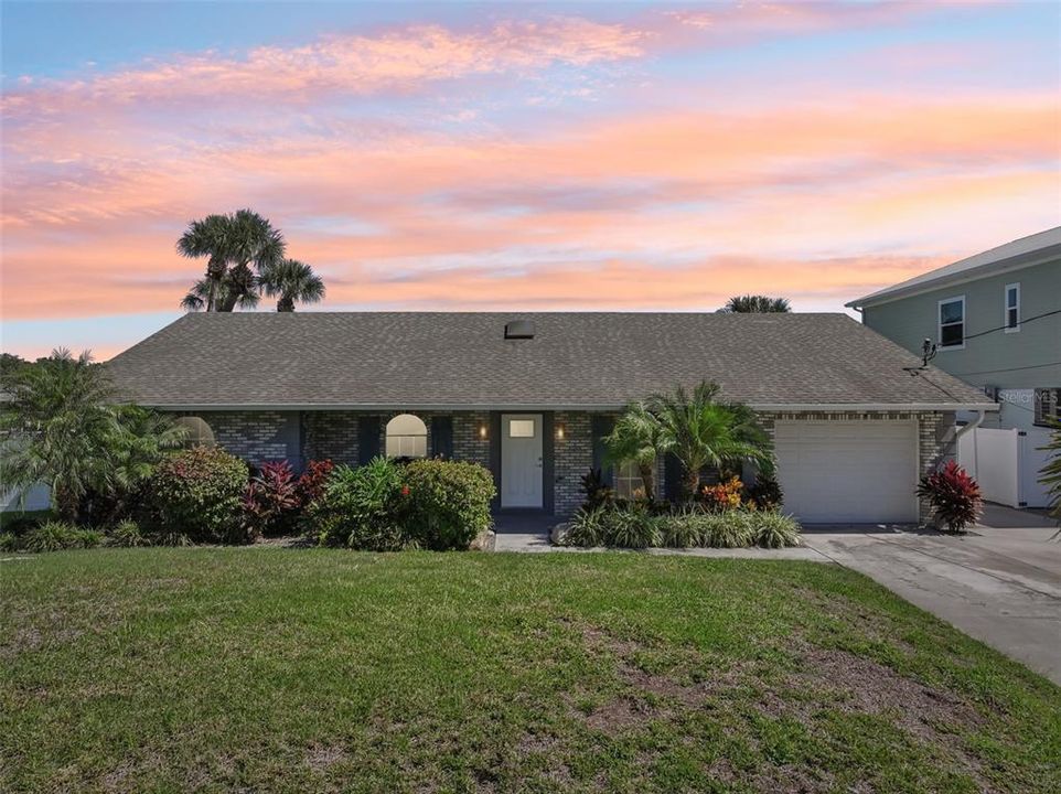 En Venta: $719,000 (4 camas, 3 baños, 2201 Pies cuadrados)