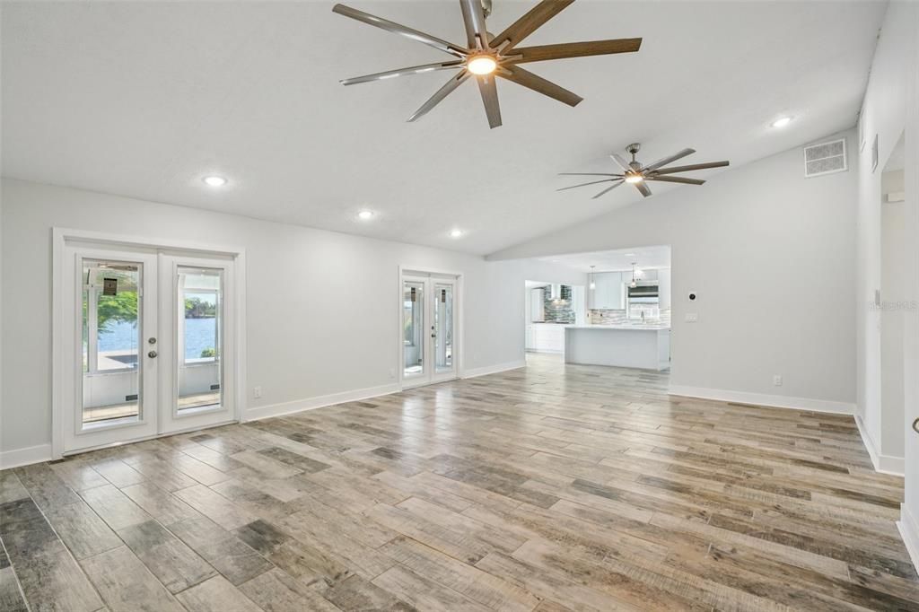 En Venta: $719,000 (4 camas, 3 baños, 2201 Pies cuadrados)