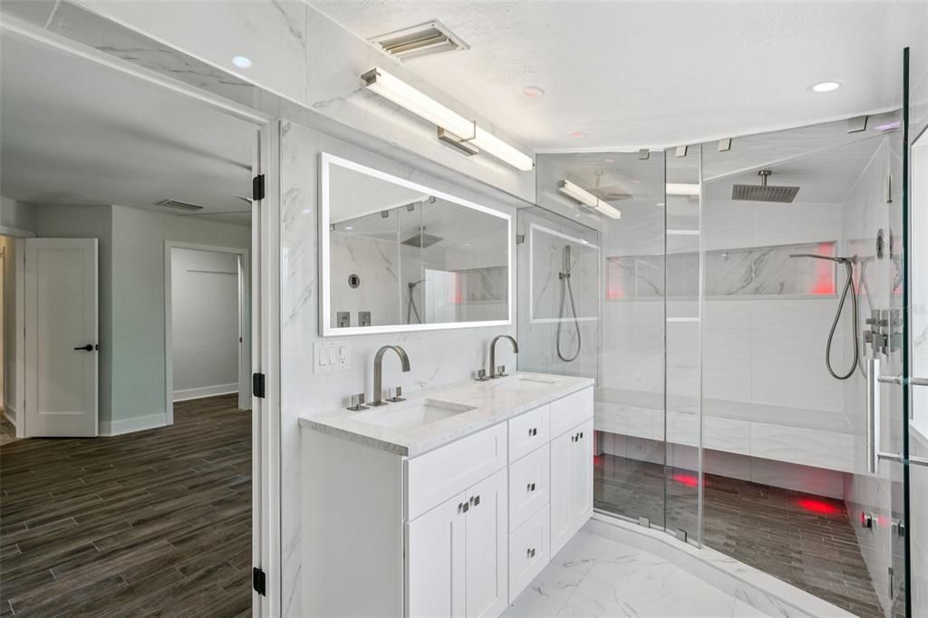 En Venta: $719,000 (4 camas, 3 baños, 2201 Pies cuadrados)