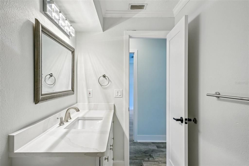 En Venta: $719,000 (4 camas, 3 baños, 2201 Pies cuadrados)