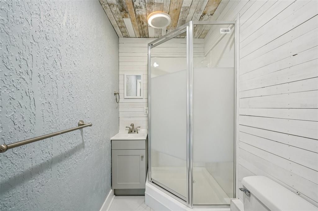 En Venta: $719,000 (4 camas, 3 baños, 2201 Pies cuadrados)