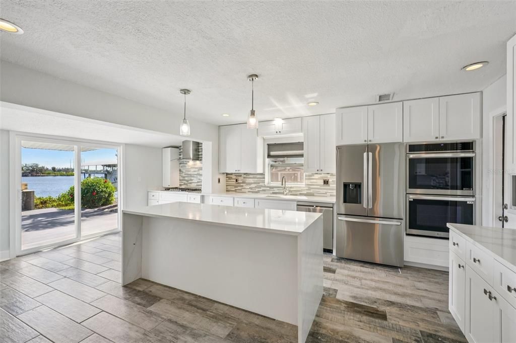 En Venta: $719,000 (4 camas, 3 baños, 2201 Pies cuadrados)