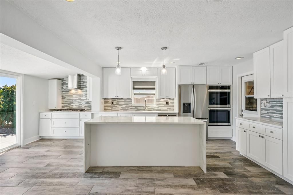 En Venta: $719,000 (4 camas, 3 baños, 2201 Pies cuadrados)