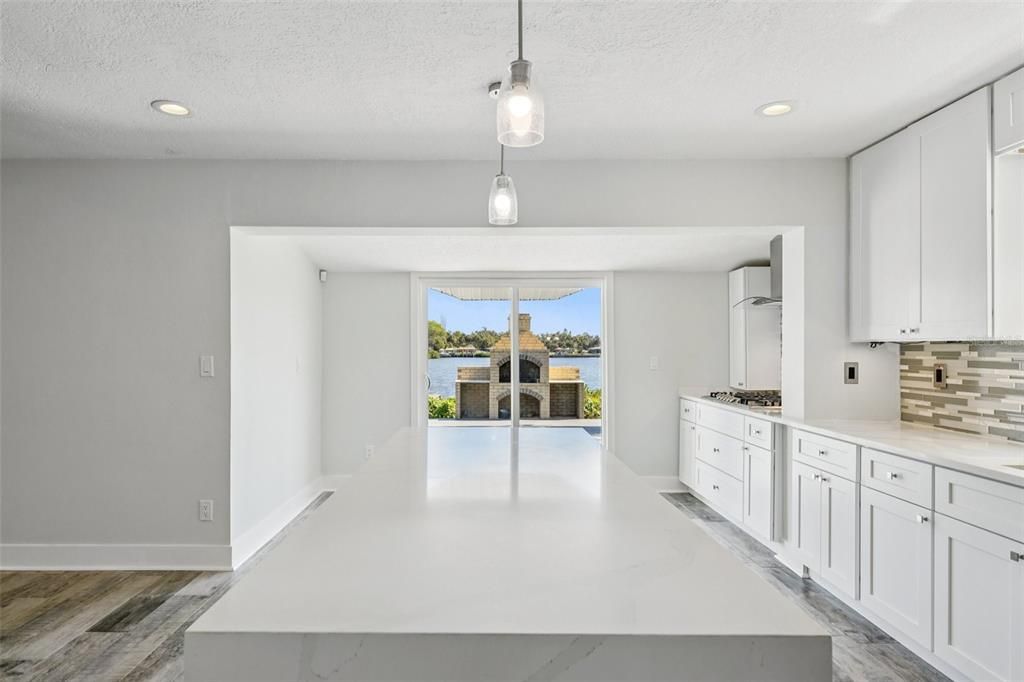 En Venta: $719,000 (4 camas, 3 baños, 2201 Pies cuadrados)