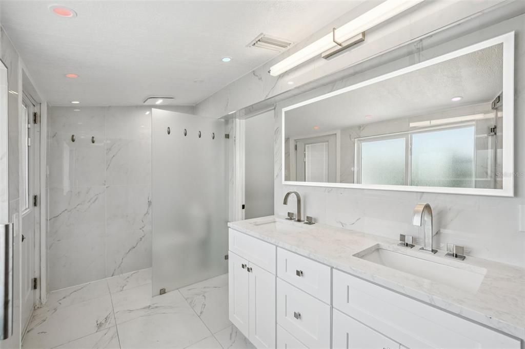 En Venta: $719,000 (4 camas, 3 baños, 2201 Pies cuadrados)