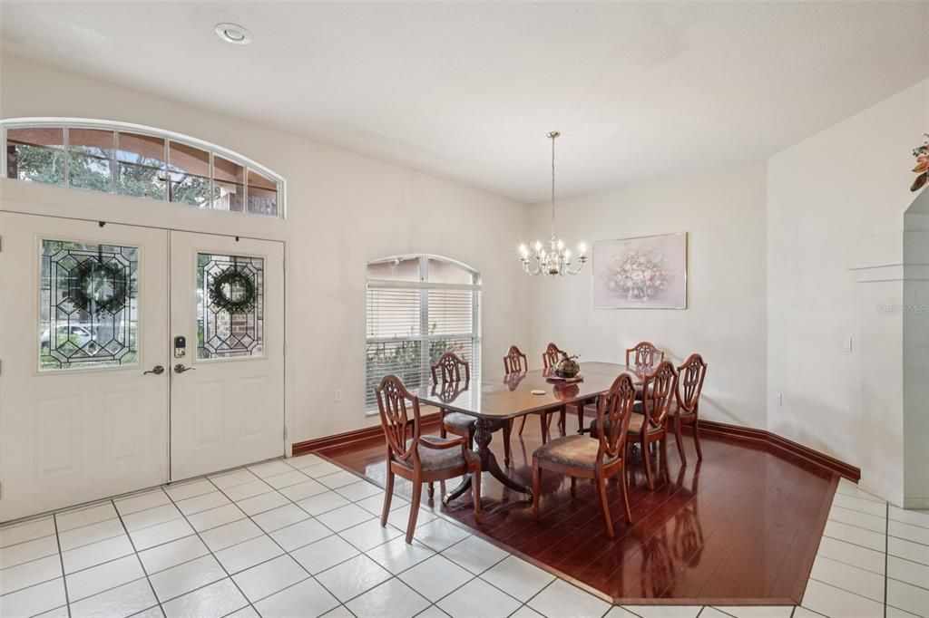 合同活跃: $524,999 (4 贝兹, 3 浴室, 3162 平方英尺)