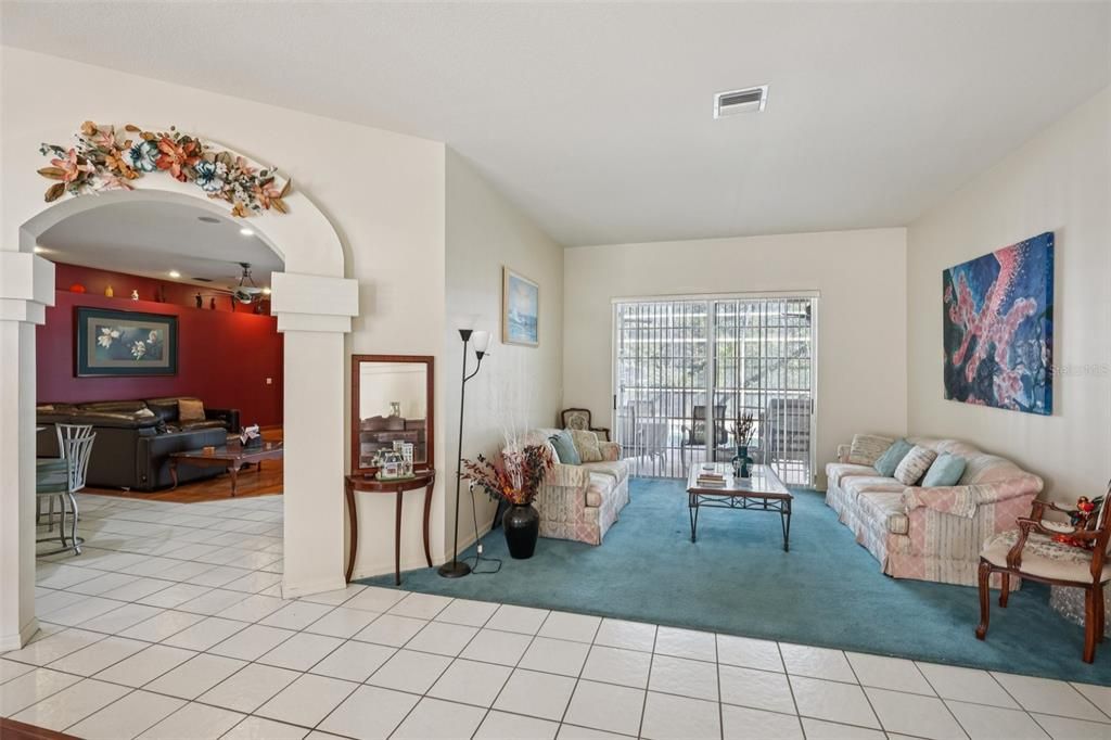 合同活跃: $524,999 (4 贝兹, 3 浴室, 3162 平方英尺)