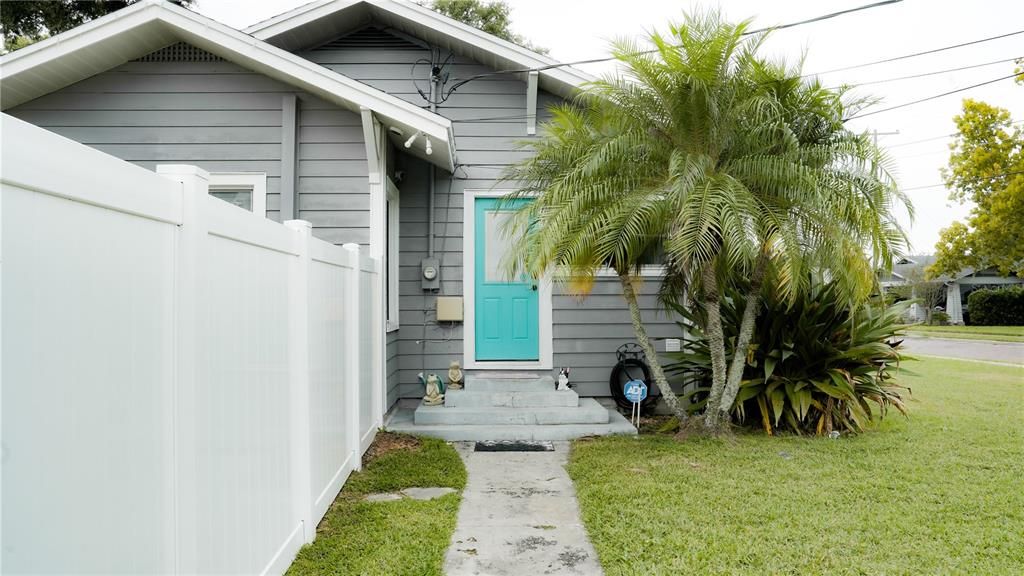 For Sale: $450,000 (5 beds, 3 baths, 2513 Square Feet)