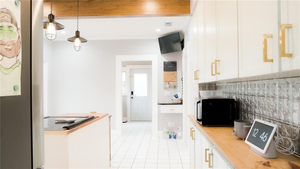 For Sale: $450,000 (5 beds, 3 baths, 2513 Square Feet)