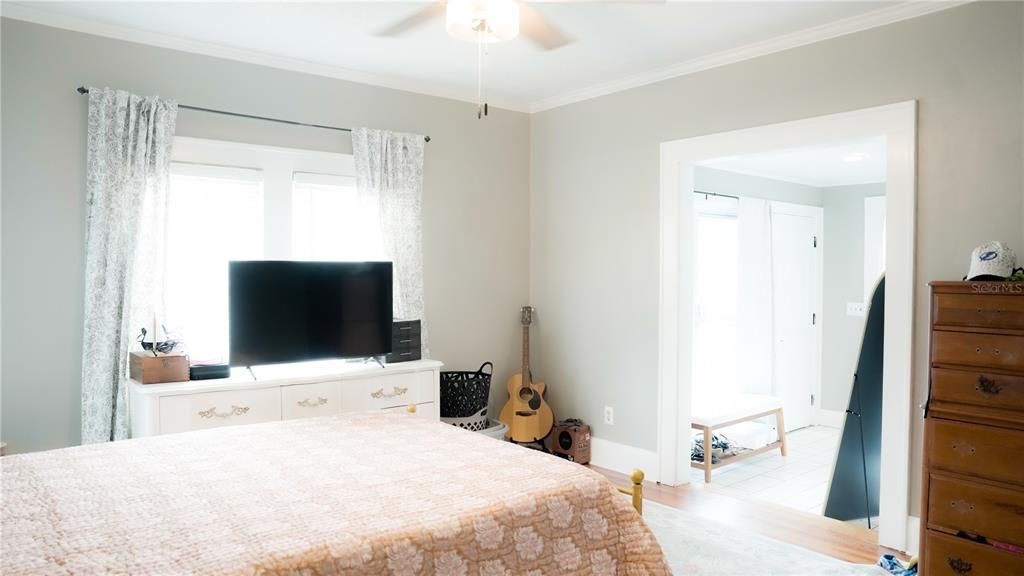 For Sale: $450,000 (5 beds, 3 baths, 2513 Square Feet)