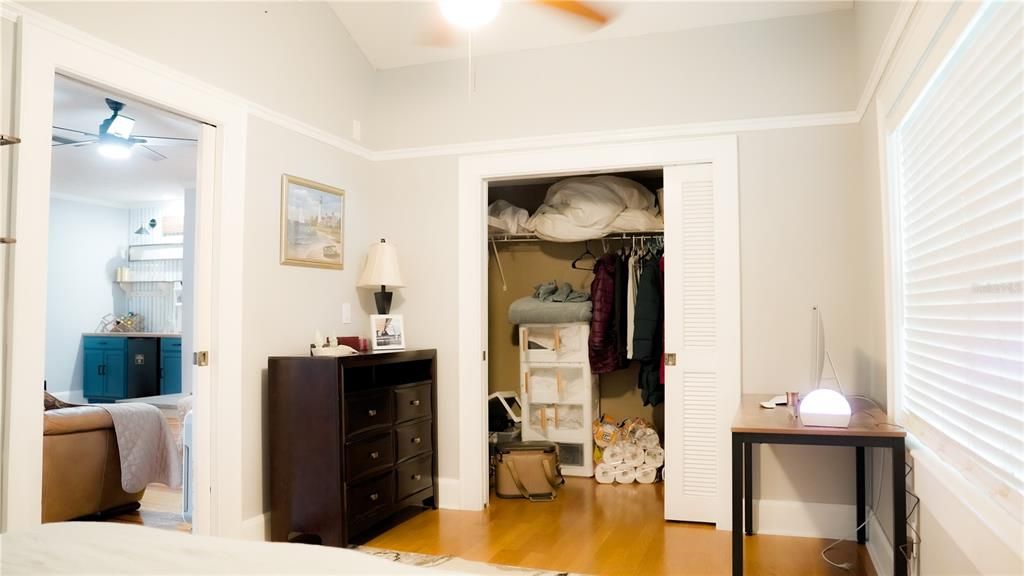 For Sale: $450,000 (5 beds, 3 baths, 2513 Square Feet)