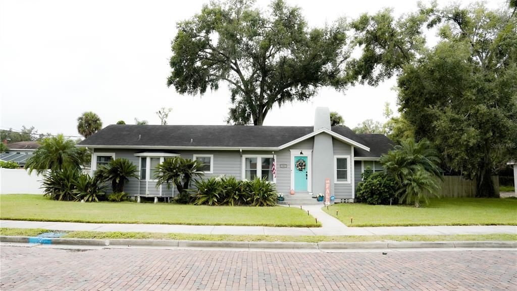 For Sale: $450,000 (5 beds, 3 baths, 2513 Square Feet)