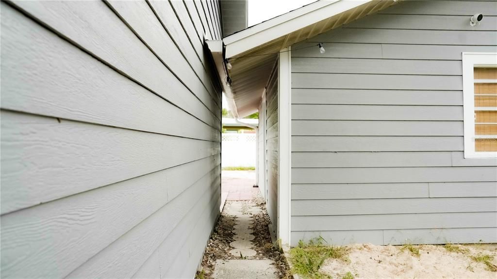 For Sale: $450,000 (5 beds, 3 baths, 2513 Square Feet)