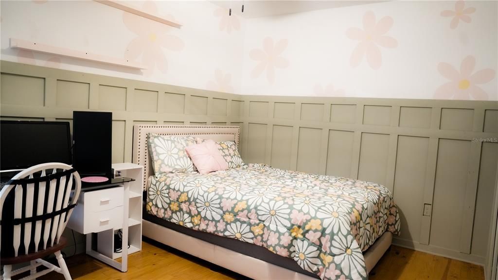 For Sale: $450,000 (5 beds, 3 baths, 2513 Square Feet)